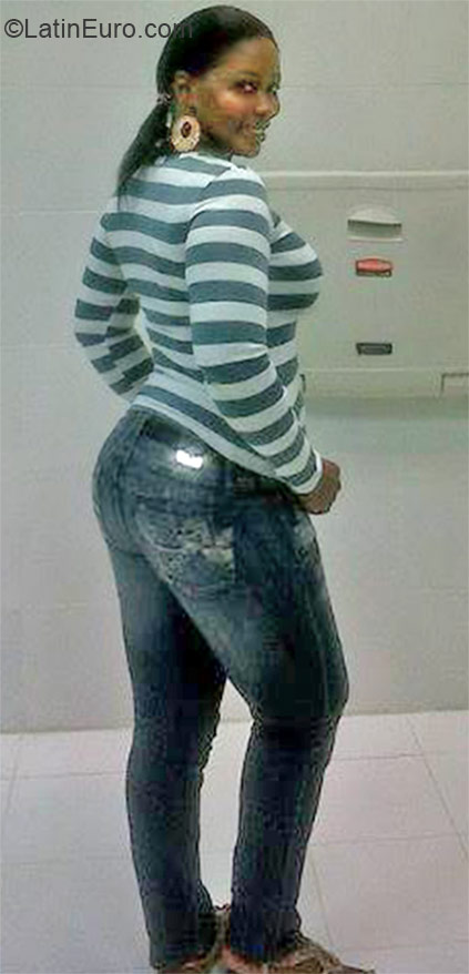 Date this pretty Colombia girl Morena12 from Quibdo CO16772