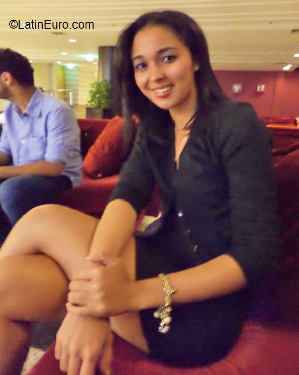 Date this tall Brazil girl Rayssa from Brasilia BR9203