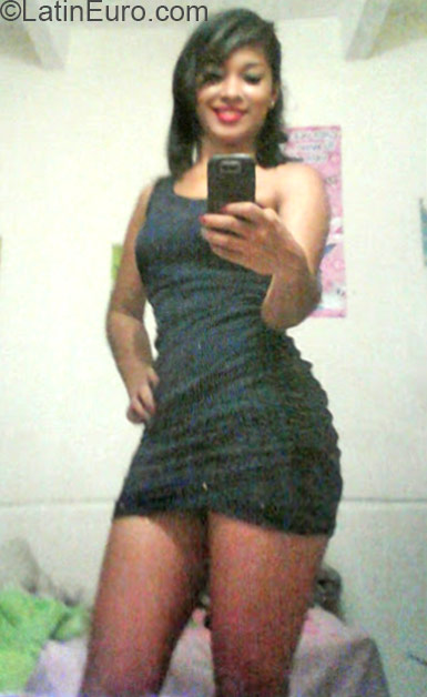 Date this sultry Colombia girl Silvana from Medellin CO17175