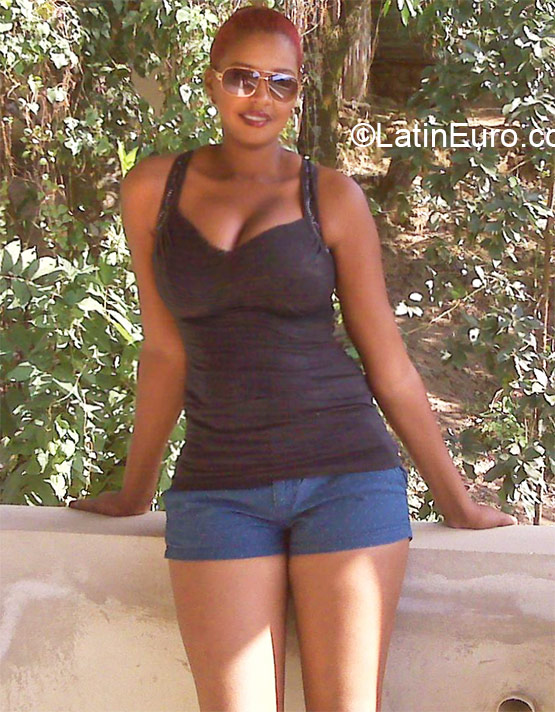 Date this happy Dominican Republic girl Verenese from Puerto Plata DO21802