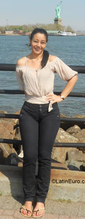 Date this stunning Colombia girl Ana from Cali CO17305