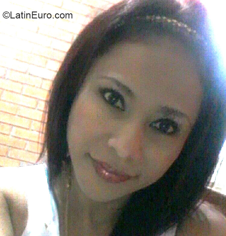 Date this georgeous Colombia girl Erika from Medellin CO17309