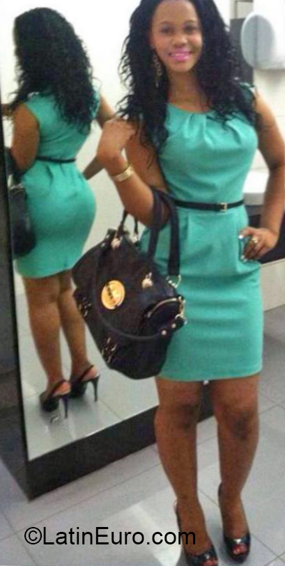 Date this good-looking Dominican Republic girl Alondra from Santo Domingo DO22049