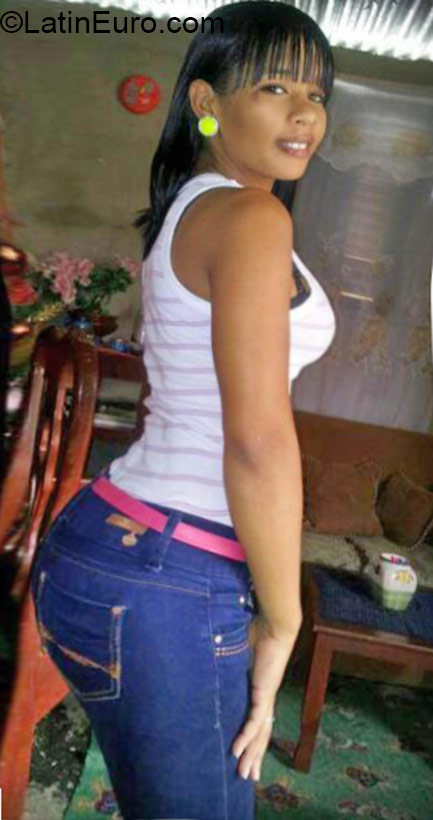 Date this exotic Dominican Republic girl Amalfi from Santo Domingo DO22069