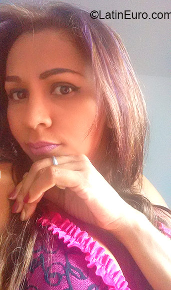 Date this charming Colombia girl Ceci from Medellin CO17531