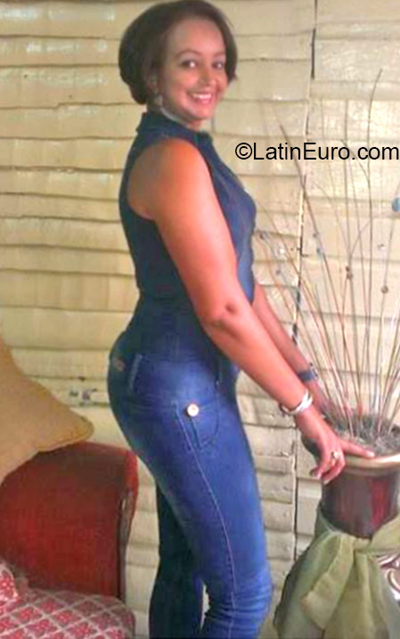 Date this sensual Dominican Republic girl Fiol from Santo Domingo DO22594