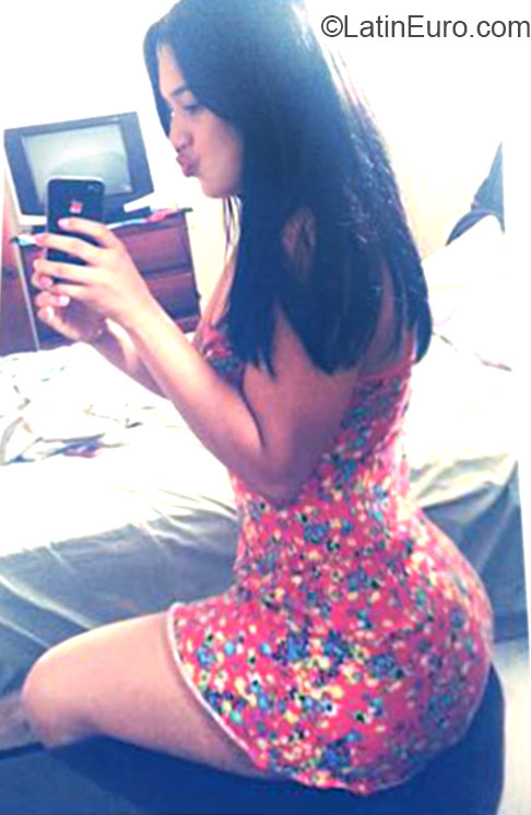 Date this tall Dominican Republic girl Carla from Santiago DO22613