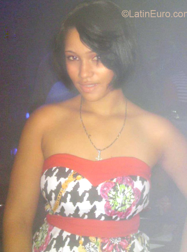 Date this voluptuous Dominican Republic girl Diana from Santo Domingo DO23873