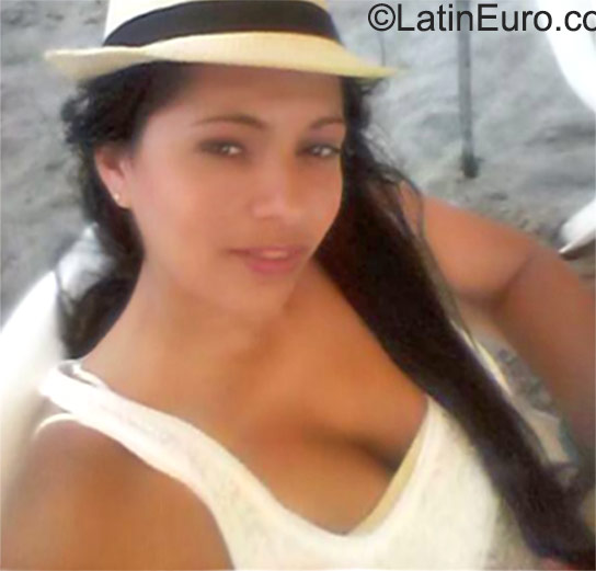 Date this voluptuous Colombia girl Mary from Barranquilla CO17803