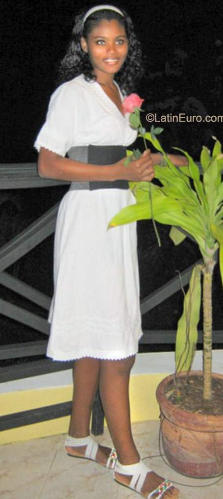 Date this tall Dominican Republic girl Jennifer from Santo Domingo DO22898