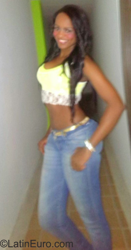 Date this georgeous Colombia girl Alejandra from Cali CO17828