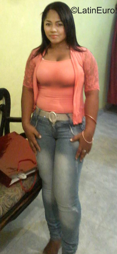 Date this good-looking Colombia girl Doly from Cartagena CO17880