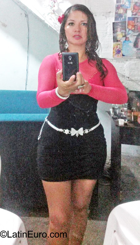 Date this charming Colombia girl Nora from Cali CO17929