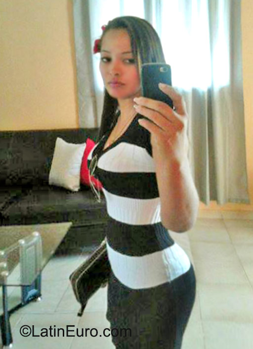 Date this sultry Dominican Republic girl Yinet from Santo Domingo DO23138