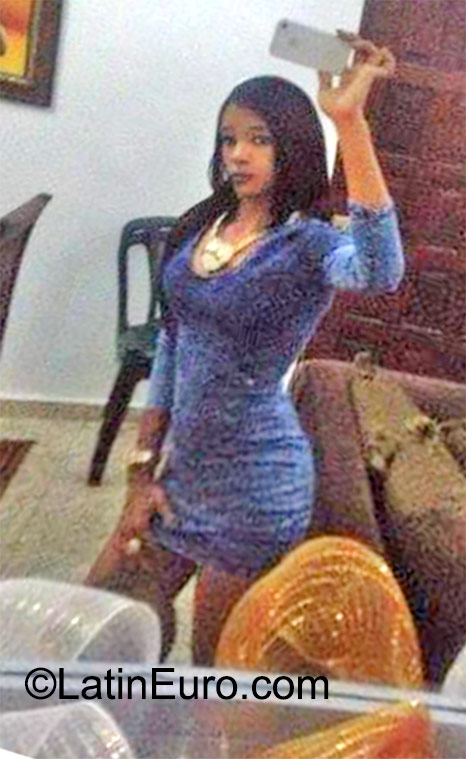 Date this charming Dominican Republic girl Estefany from Santo Domingo DO23238
