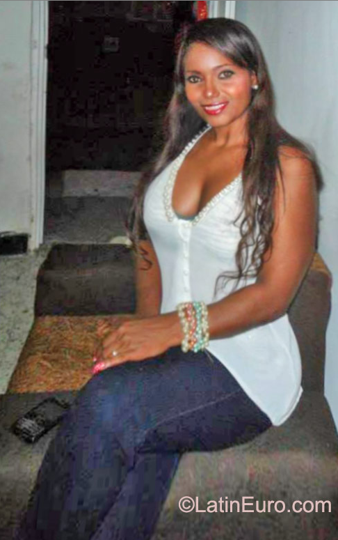 Date this charming Colombia girl Nidia patricia from cali-valle CO18400