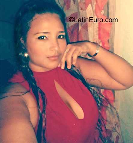 Date this attractive Honduras girl Yajairia from La Ceiba HN1700