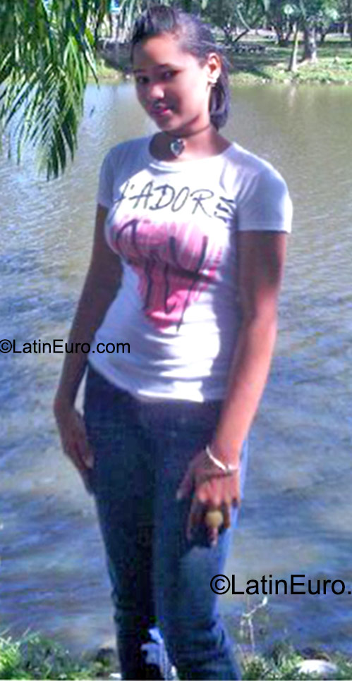 Date this cute Dominican Republic girl Carol from Santo Domingo DO23446