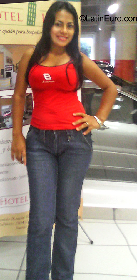 Date this attractive Honduras girl Elizabeth from La Ceiba HN1742