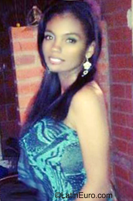 Date this charming Colombia girl Kelly from Cali CO18133