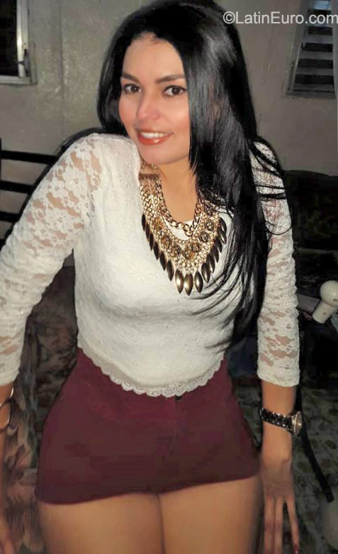 Date this voluptuous Honduras girl Luci from San Pedro Sula HN1771