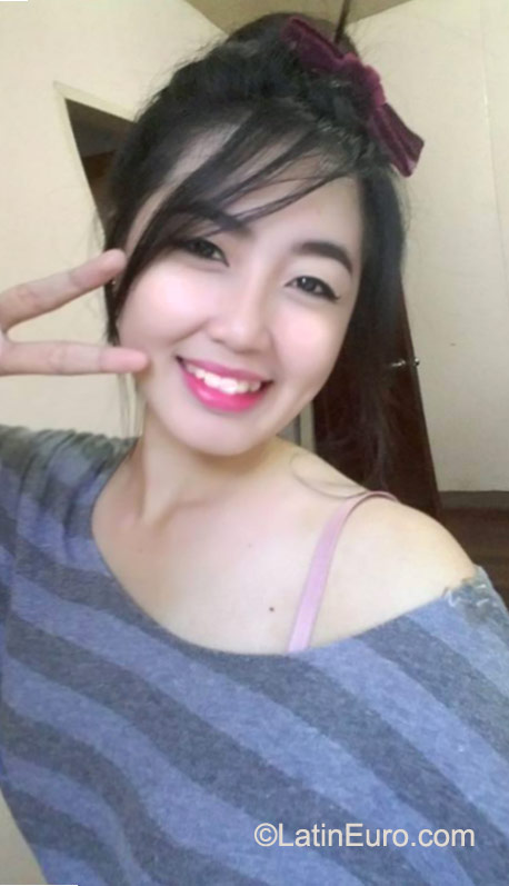 Date this funny Philippines girl Daniela from Manila PH827