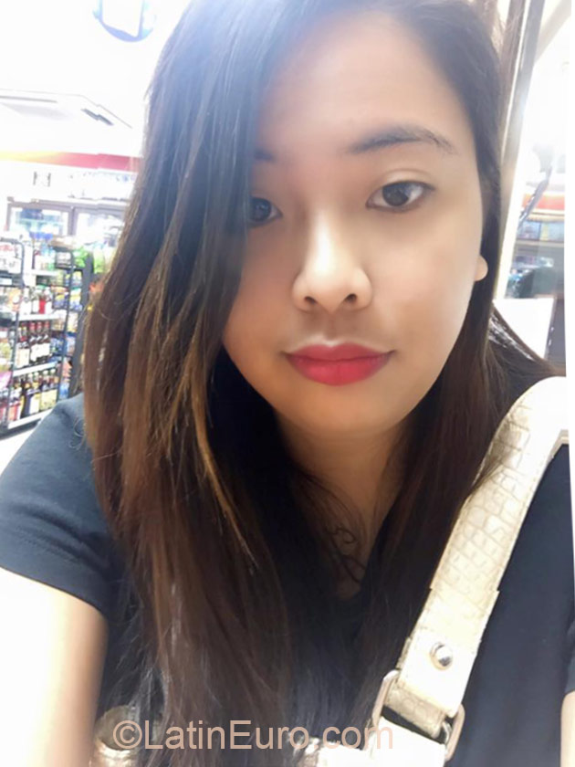Date this fun Philippines girl Risa from Manila PH835