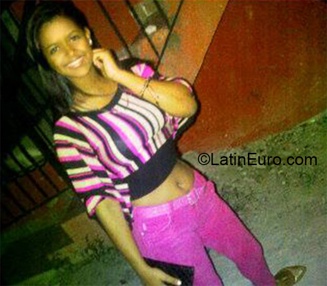 Date this foxy Dominican Republic girl Lisbeth from Santo Domingo DO23866