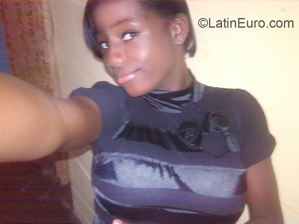 Date this sensual Dominican Republic girl Kimberly from Santo Domingo DO23911