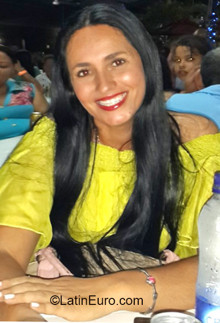 Date this good-looking Colombia girl Jeannette from Medellin CO18337