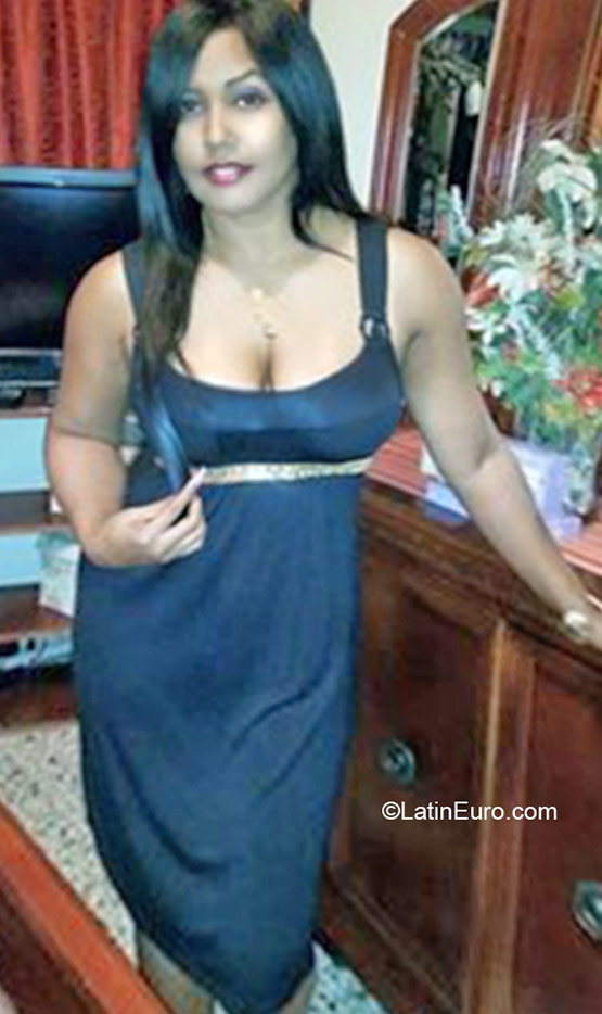 Date this georgeous Dominican Republic girl Rosy from Santo Domingo DO24322