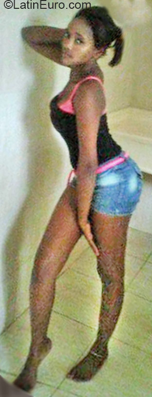 Date this beautiful Dominican Republic girl Aderlin from higuey DO24368