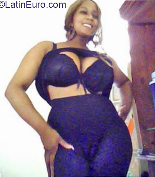 Date this athletic Jamaica girl Kemishaa from Kingston JM2232