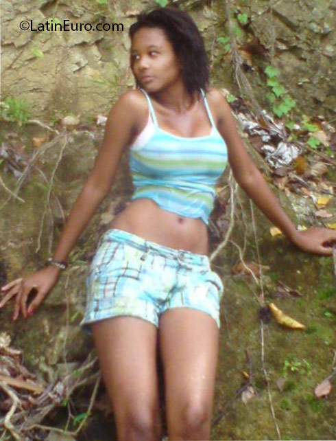 Date this georgeous Dominican Republic girl Violet from Santo Domingo DO24639
