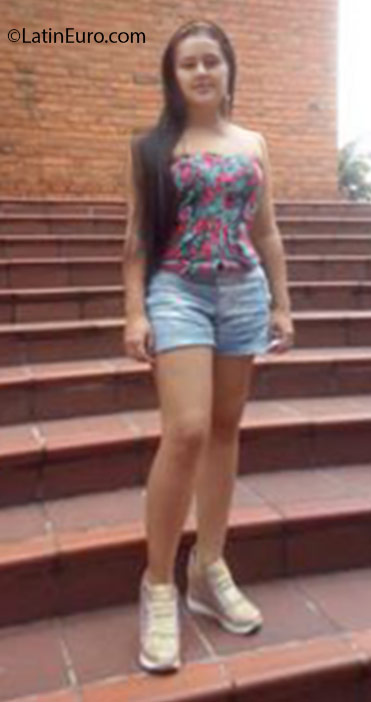 Date this stunning Colombia girl Leidy from Medellin CO18677