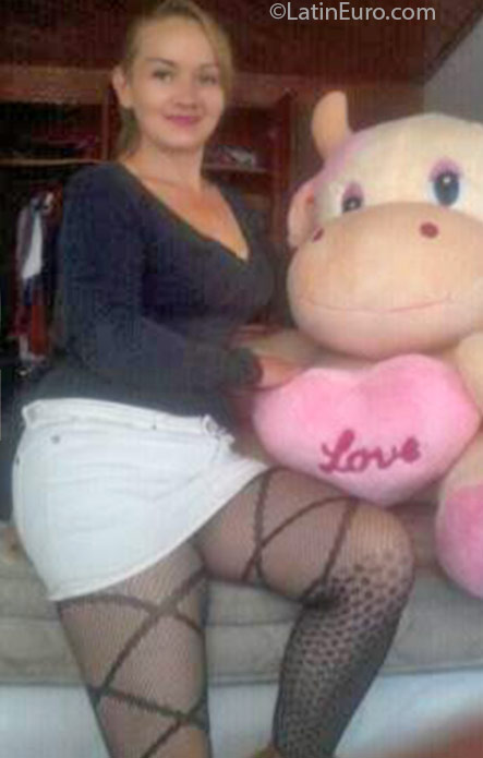 Date this georgeous Colombia girl Gina from Bogota CO18798