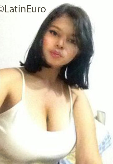 Date this young Colombia girl Mercedes from Cartagena CO18811