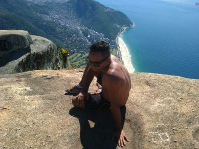 Date this beautiful Brazil man Claudio Bernard from 39 BR9630