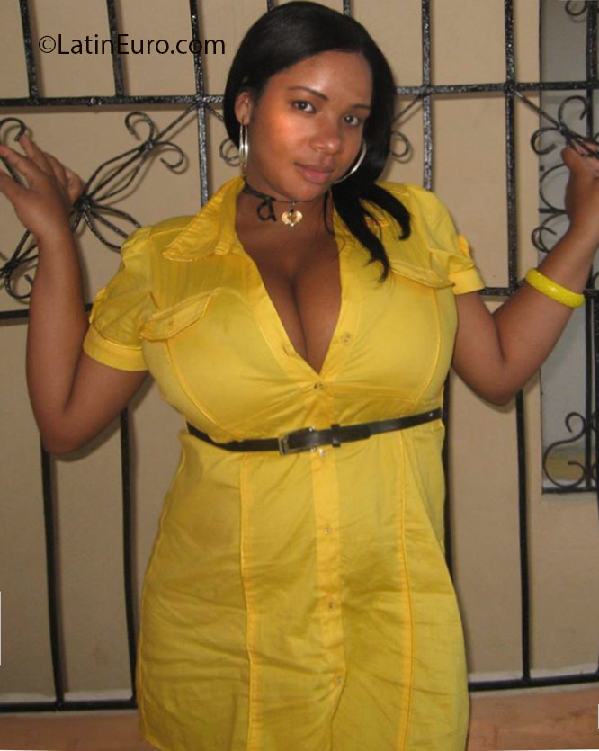 Date this charming Dominican Republic girl Julisa from Santiago DO40581