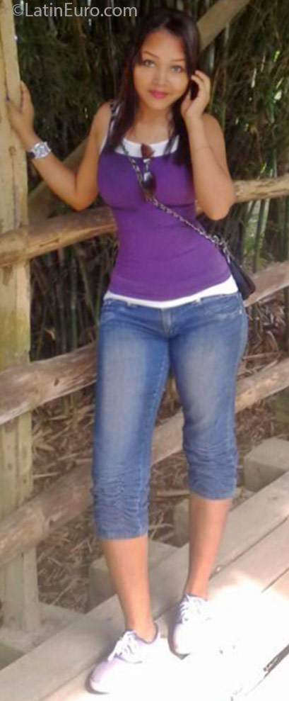 Date this young Honduras girl PRETTYANDLOVING from La Ceiba HN2195
