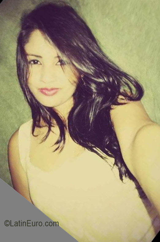 Date this sultry Honduras girl Claudia from San Pedro Sula HN2248