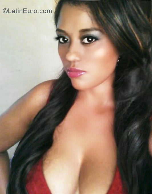 Date this charming Dominican Republic girl Alexa from Santiago DO26979