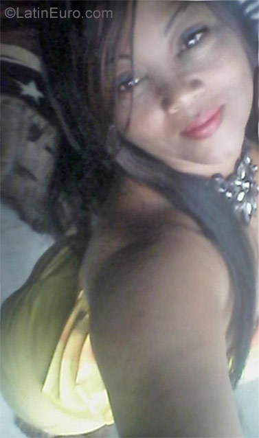 Date this voluptuous Dominican Republic girl Haida from Santo Domingo DO27889