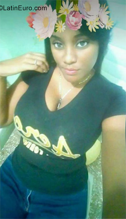 Date this sensual Dominican Republic girl Freisie from La Romana DO28797