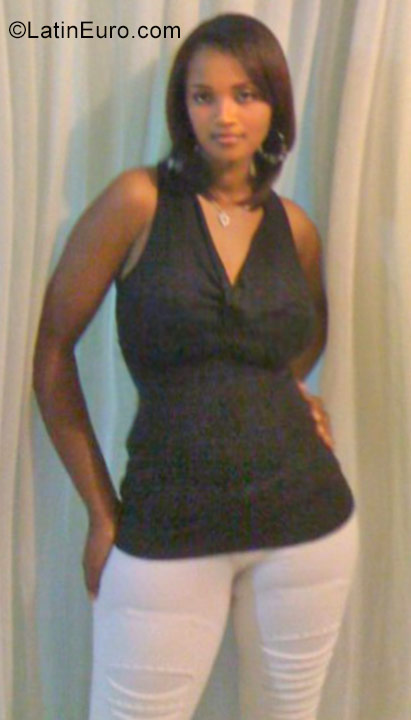 Date this beautiful Dominican Republic girl Claudia from Santiago DO35982