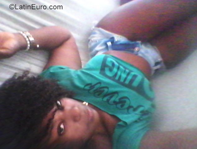 Date this athletic Brazil girl Catiene from Salvador BR10594