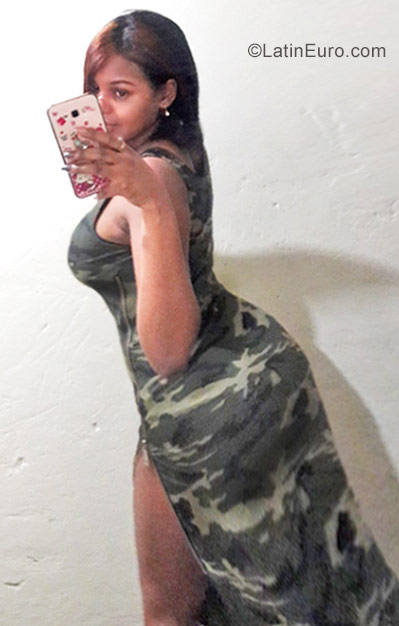 Date this gorgeous Dominican Republic girl Baby flor from Santiago DO40094