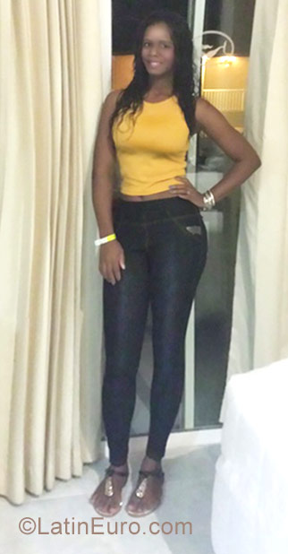 Date this gorgeous Dominican Republic girl Vieliz from Santo Domingo DO39986