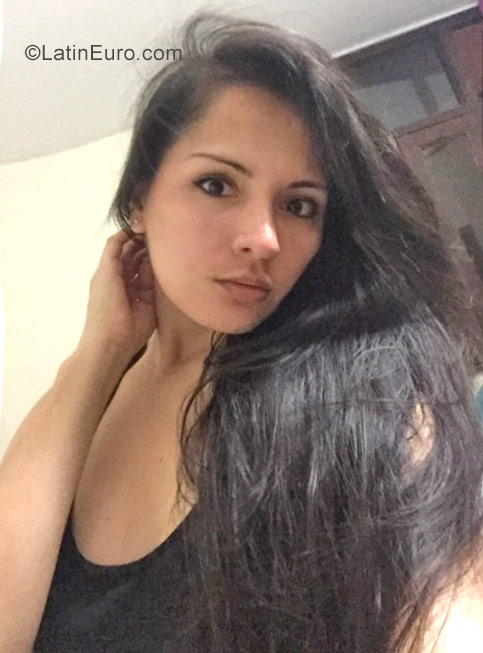 Date this pretty Peru girl Yessenia from Lima PE1474