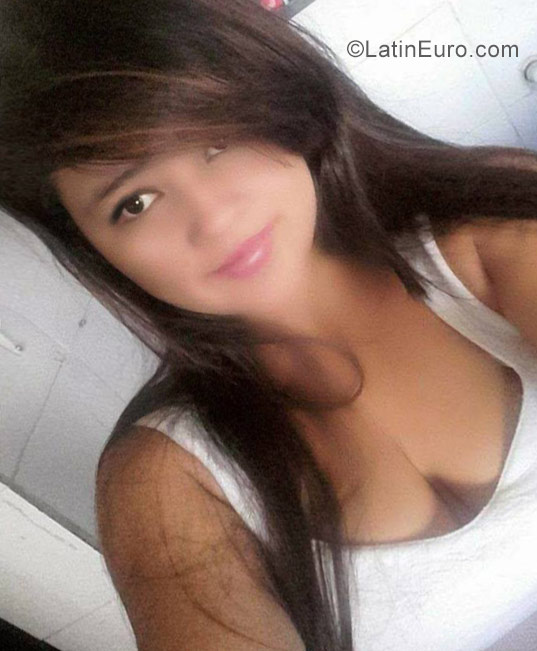 Date this good-looking Colombia girl Maria from Ibaque CO23119